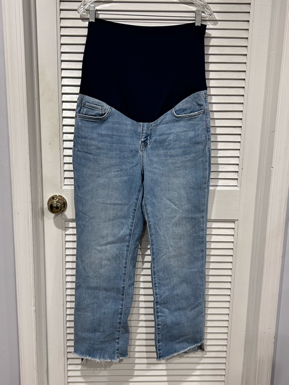 PINKBLUSH Light Blue Raw Edge Crop Maternity Jeans - Picture 4 of 15